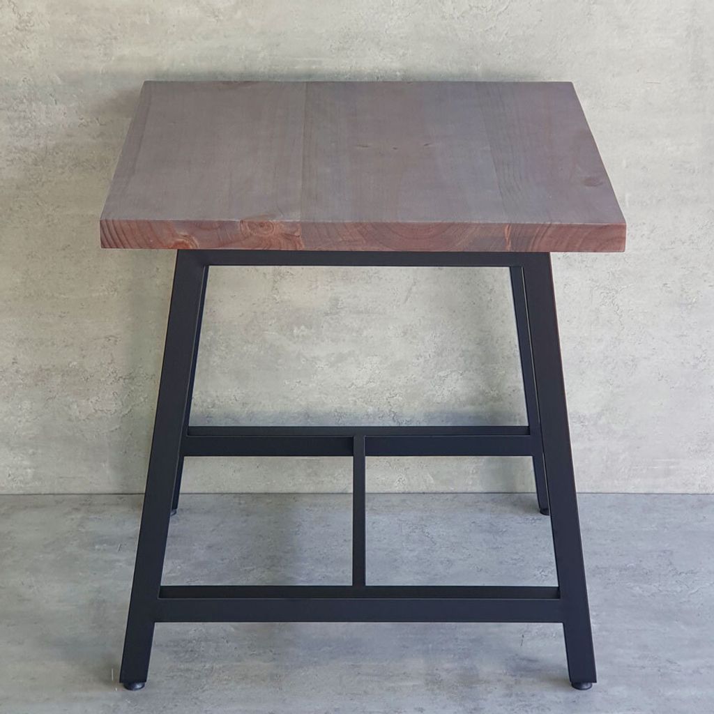 ban-cafe-chu-nhat-go-thong-chan-sat-7