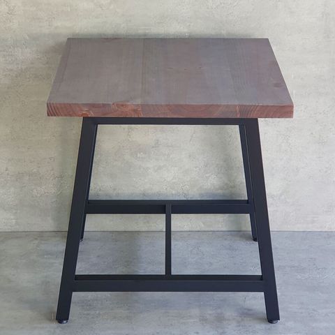 ban-cafe-chu-nhat-go-thong-chan-sat-7