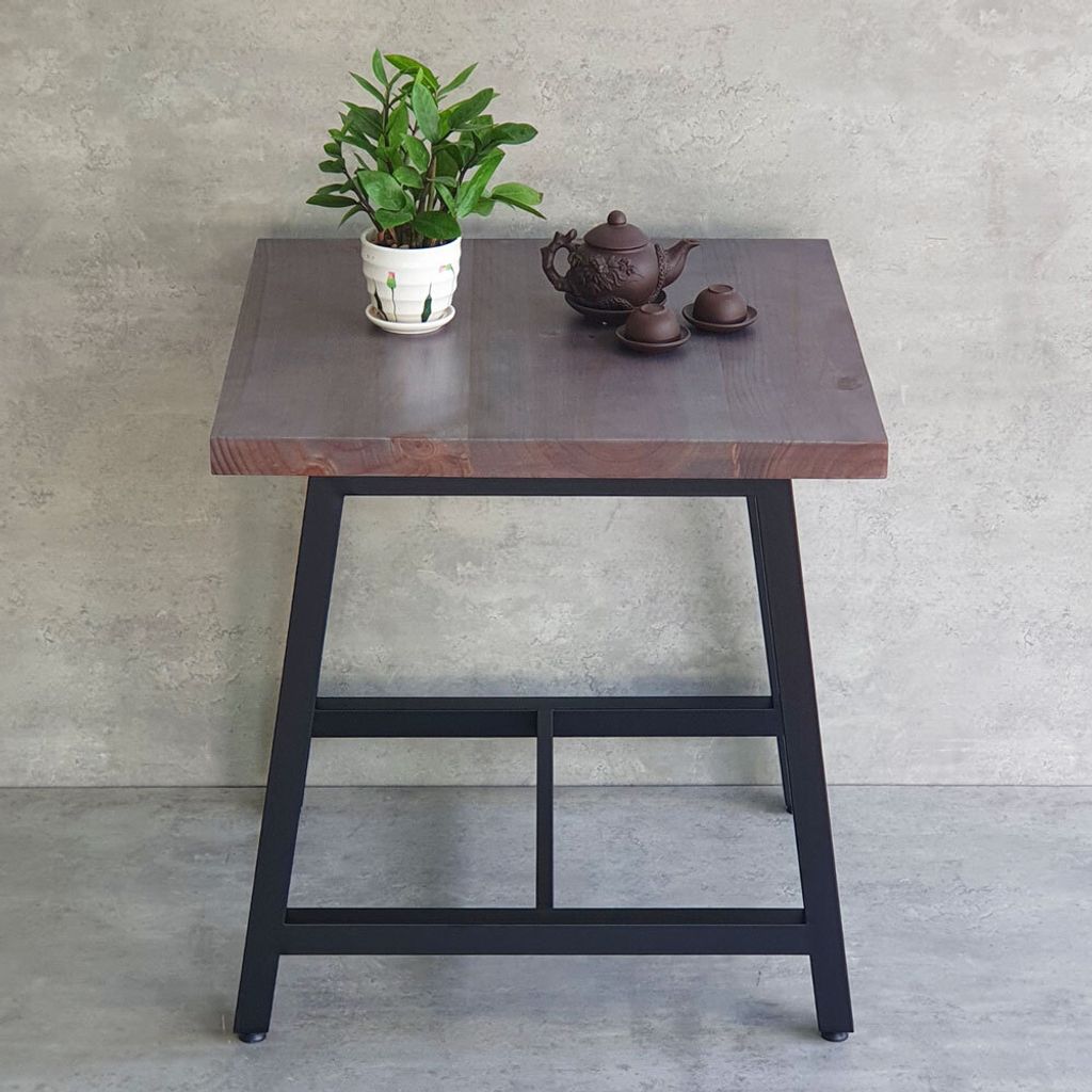 ban-cafe-chu-nhat-go-thong-chan-sat-3