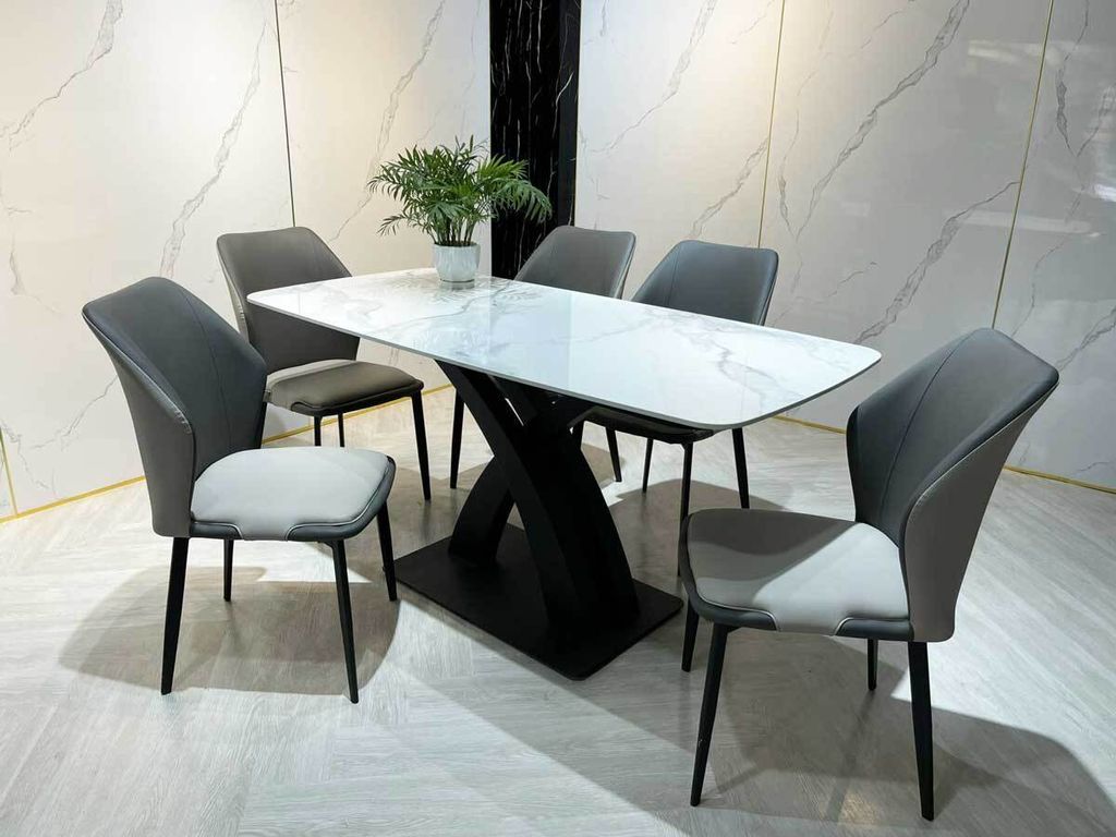 ban-an-chu-nhat-chan-sat