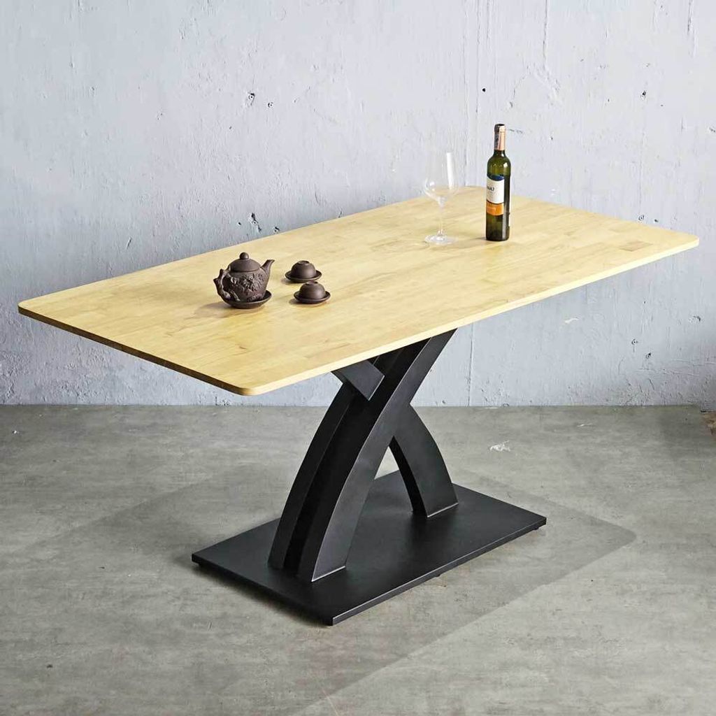 ban-an-chu-nhat-chan-sat-mat-go-cao-su-4