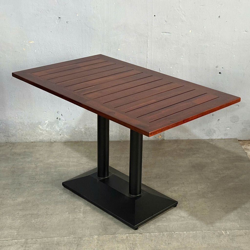 ban-an-ngoai-troi-go-tram-chan-sat-2