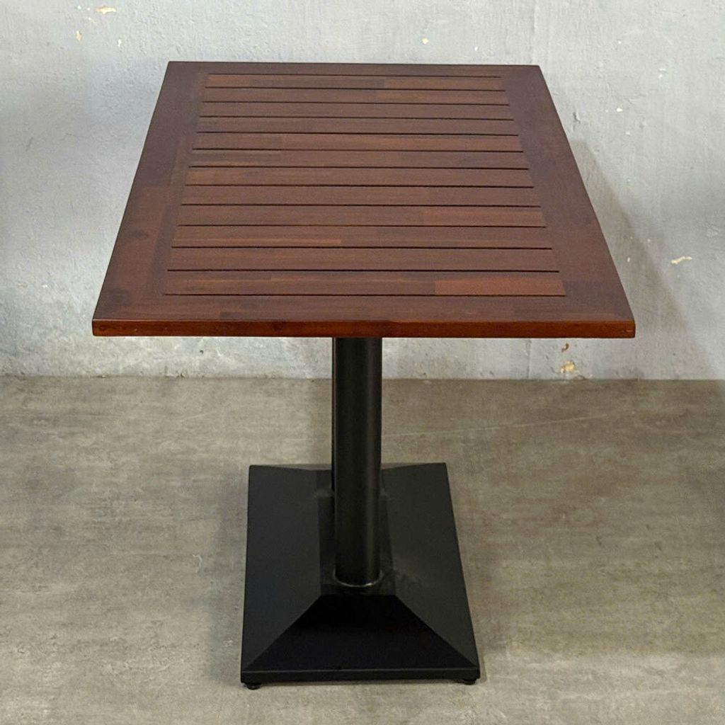 ban-an-ngoai-troi-go-tram-chan-sat-4