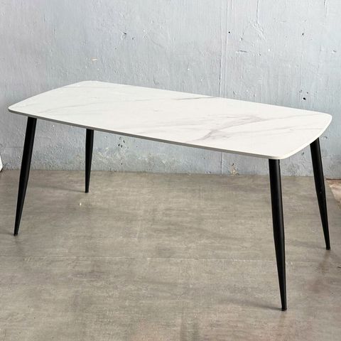 ban-an-chu-nhat-mat-da-chan-CONE-2