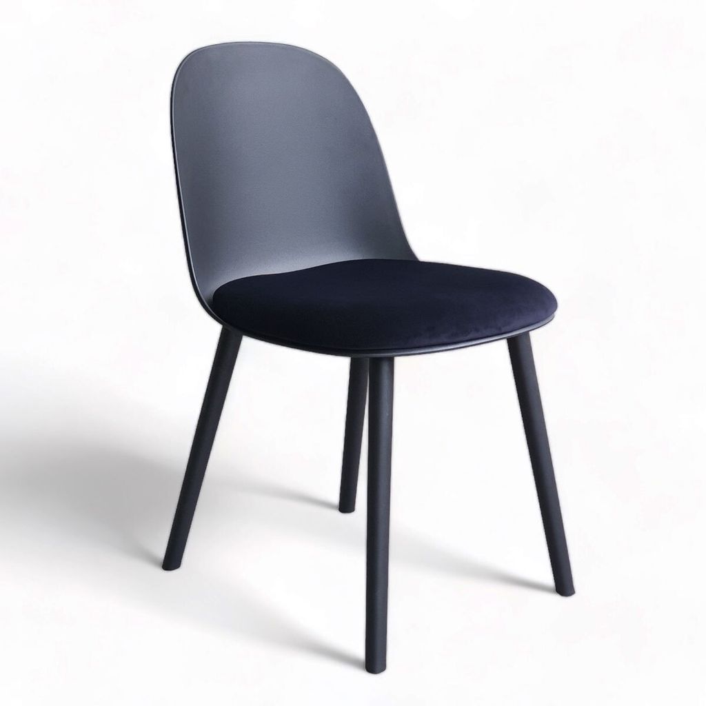 ghe-nhua-co-lot-nem-cao-cap-1