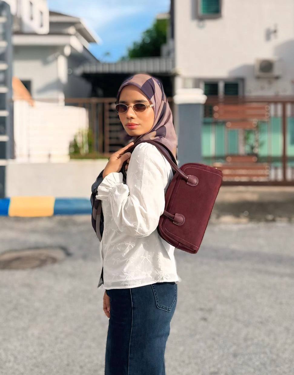 photo_6125231016529038346_y