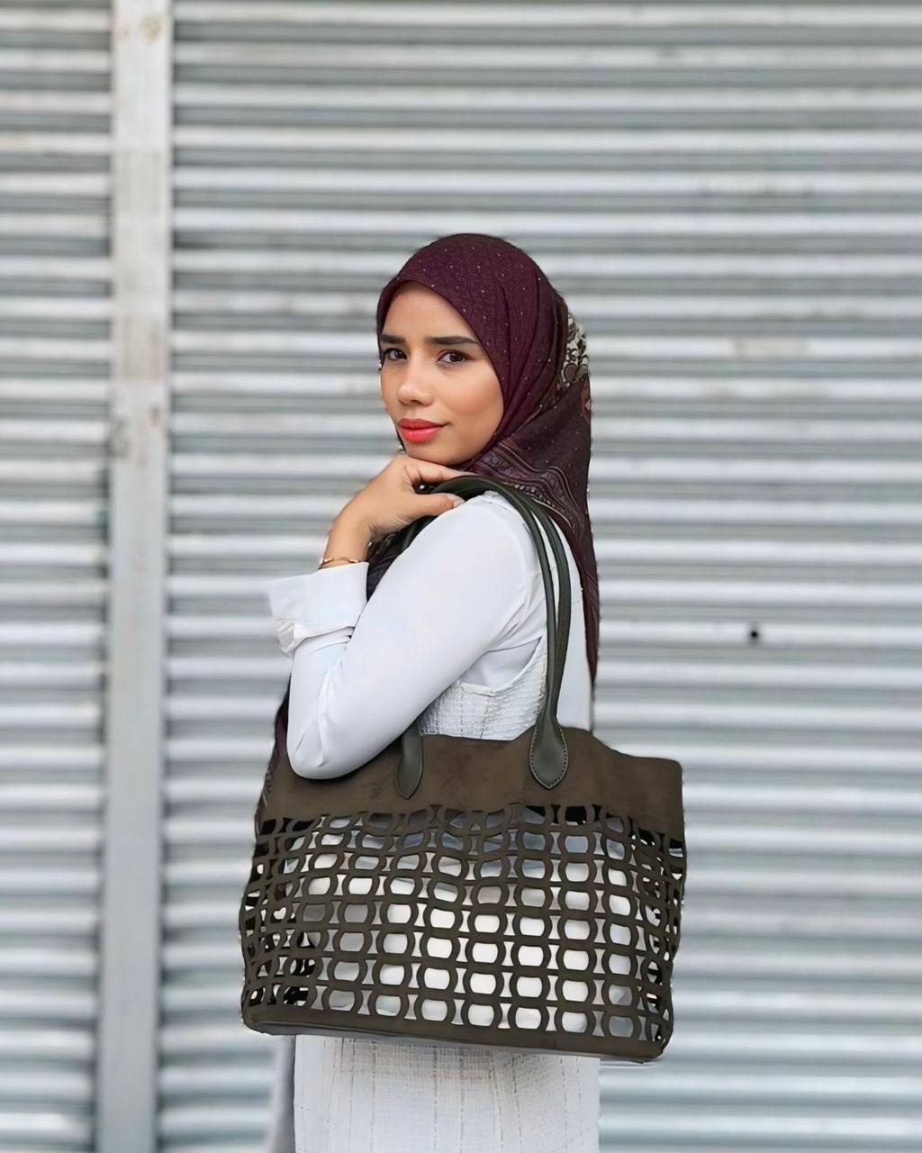 photo_6125231016529038354_y