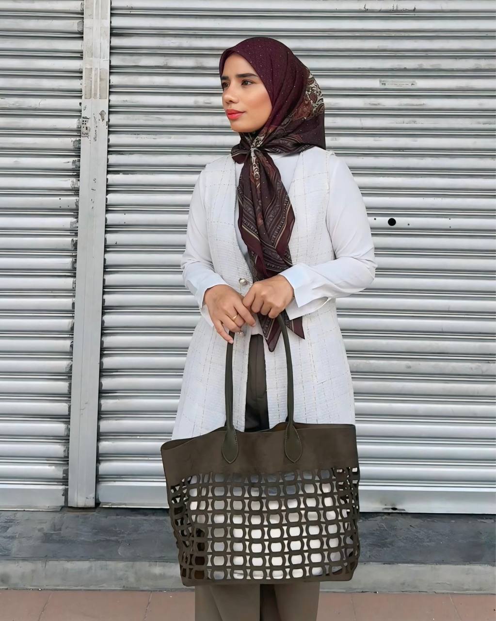 photo_6125231016529038359_y