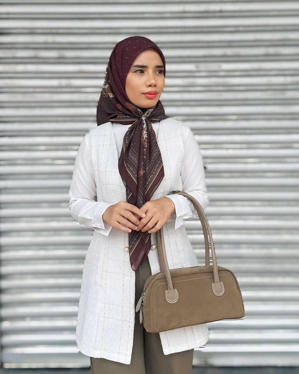 photo_6125231016529038361_y