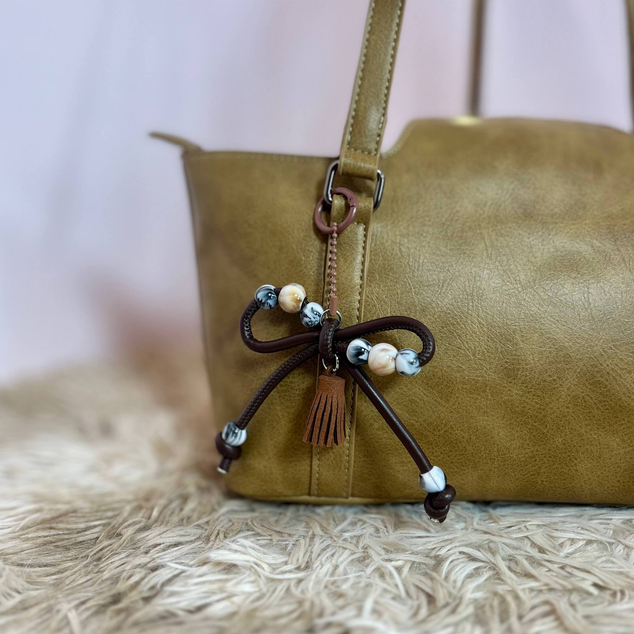 photo_6231114003463736342_w