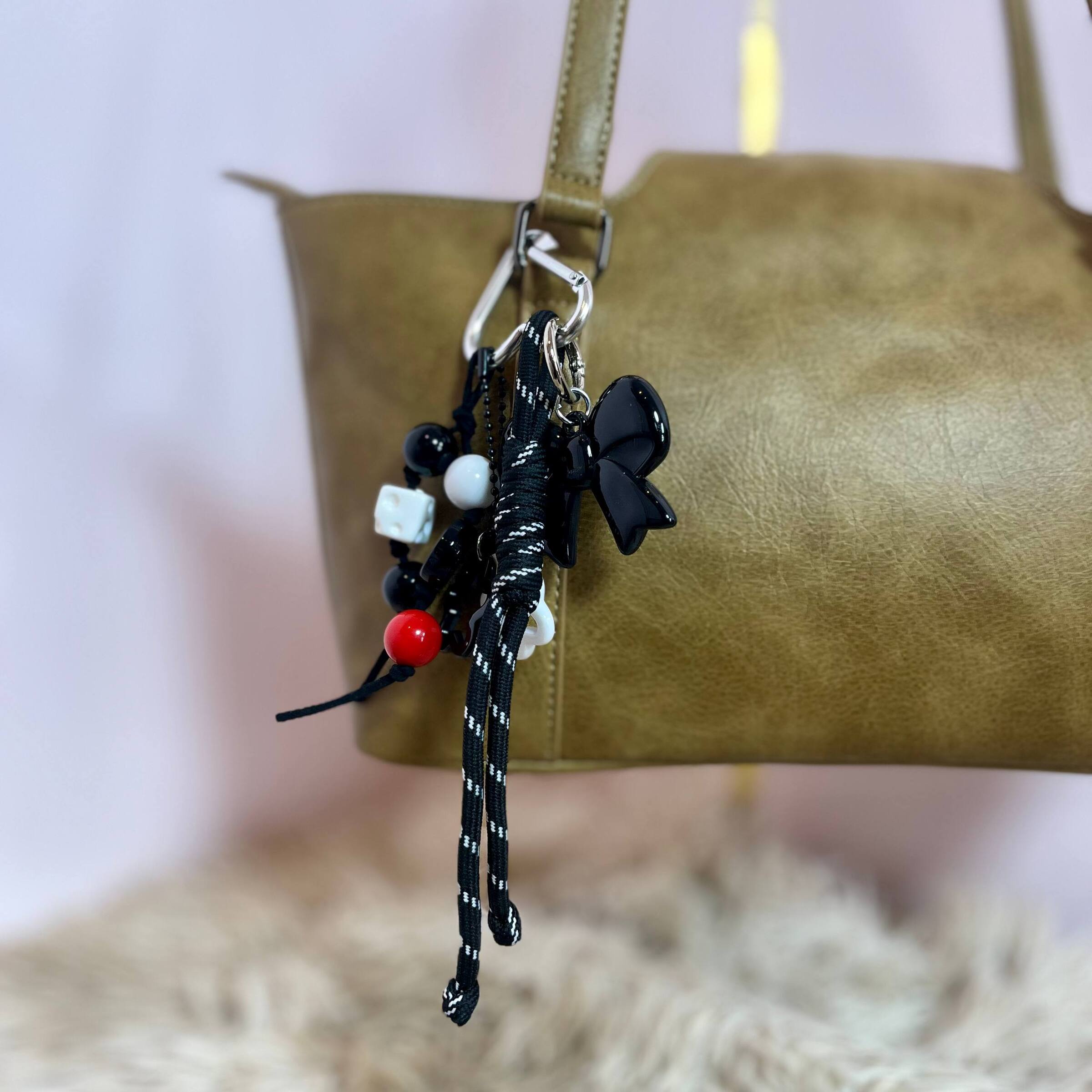 photo_6231114003463736353_w