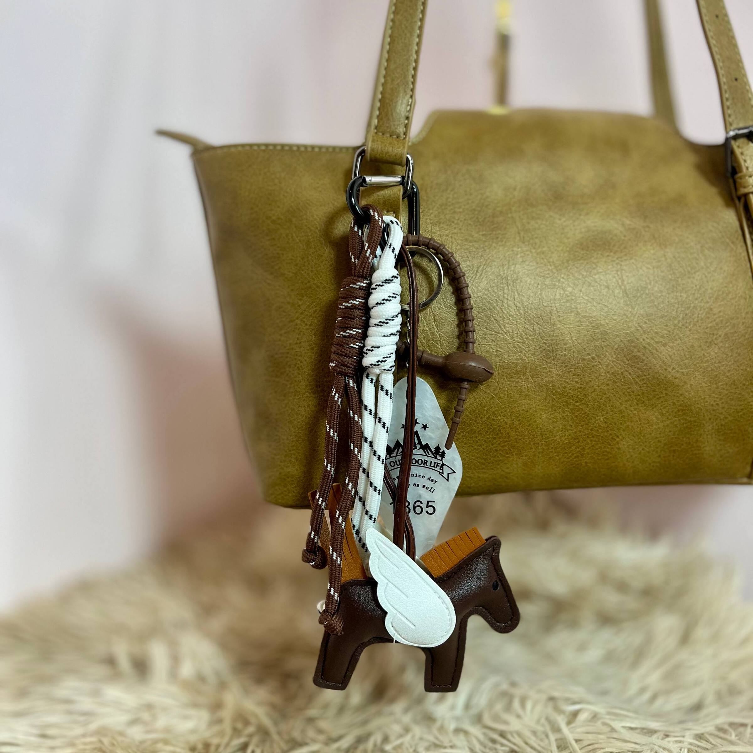 photo_6231114003463736362_w