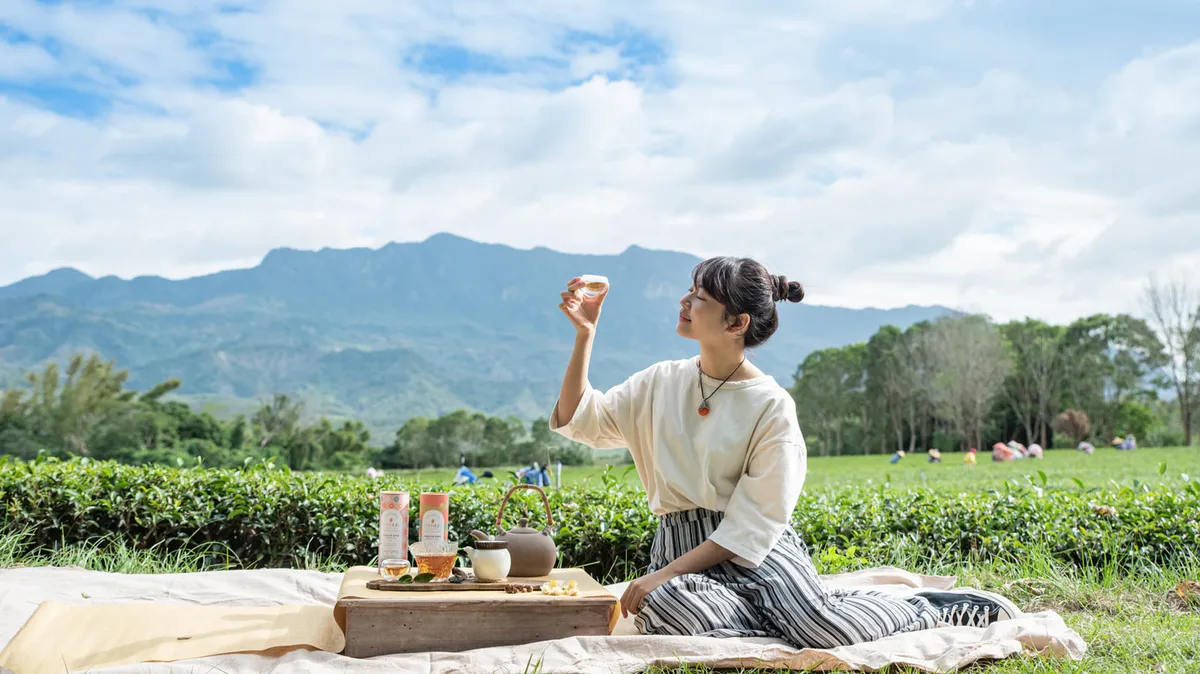 從一方茶席找回寧靜──台東紅烏龍品牌「女兒不懂茶」，結合茶具組 + 課程打造泡茶新體驗