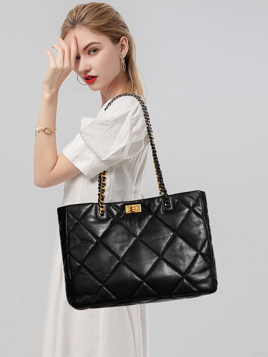 Model carrying Elegant Quilted Leather Chain Tote Bag in Black – on shoulder