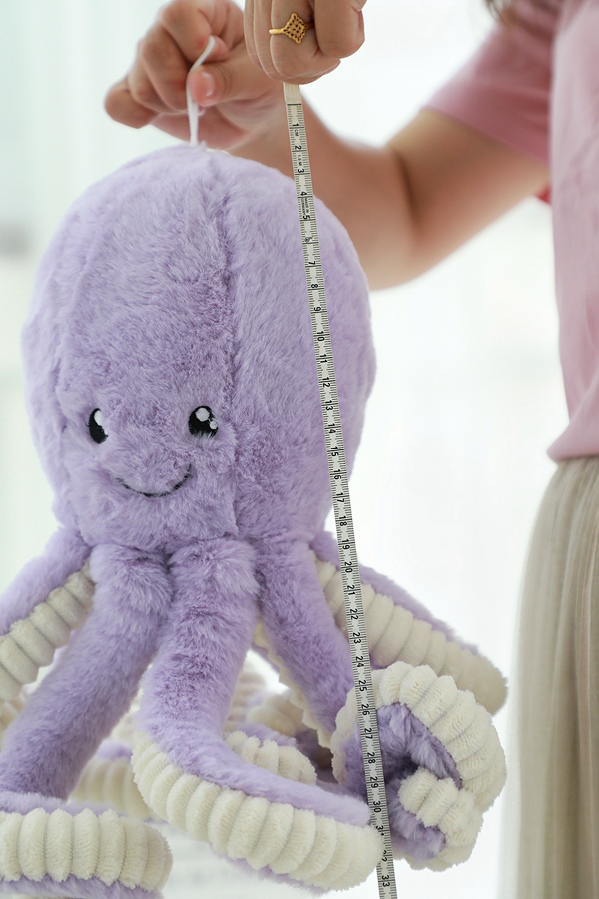 40 cm octopus plush toy with measuring tape, showing compact size and soft plush design with curled tentacles