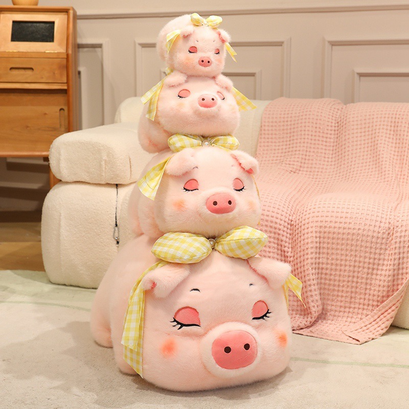 Fluffy pig plush toys with sleepy eyes design and yellow bow, soft pink stuffed animals stacked to show different sizes