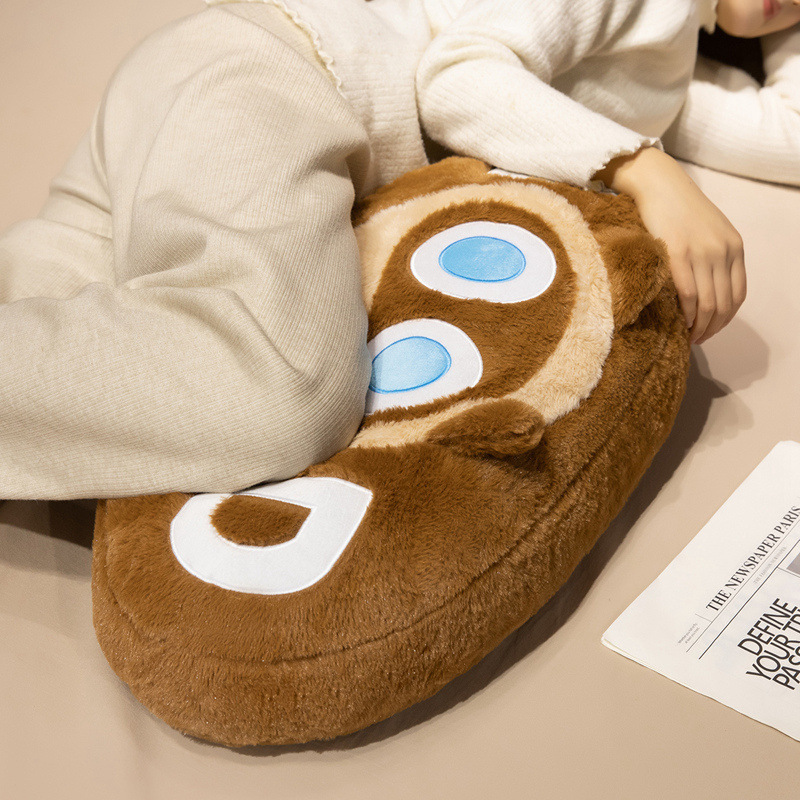 GOOD cat plush pillow with soft fluffy texture, used for side hugging and comfortable resting, offering gentle support in a cozy home setting