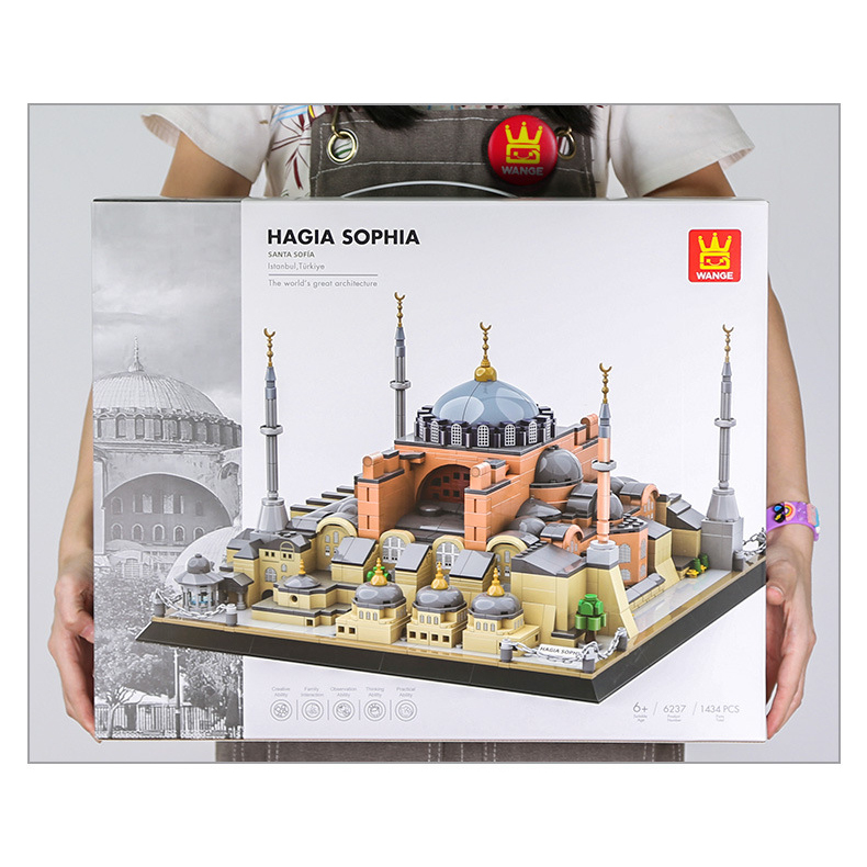 Hagia Sophia building blocks packaging box held for size reference, showcasing large format box, detailed model illustration, and premium presentation for gifting and collection