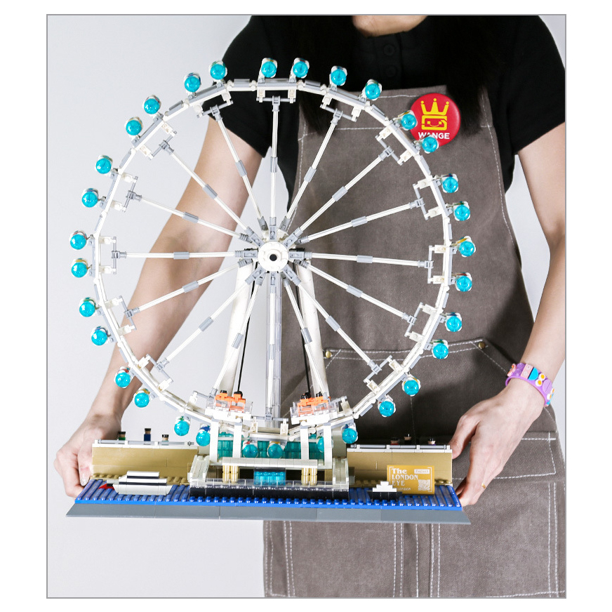 London Eye building blocks model showcasing detailed wheel structure, capsules, and base, highlighting size and display presence of the completed set
