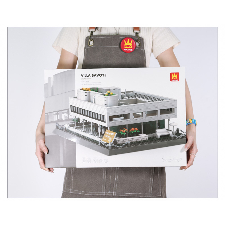 Villa Savoye building blocks set packaging displayed for size reference, highlighting modern architecture model presentation and premium box design suitable for gifting