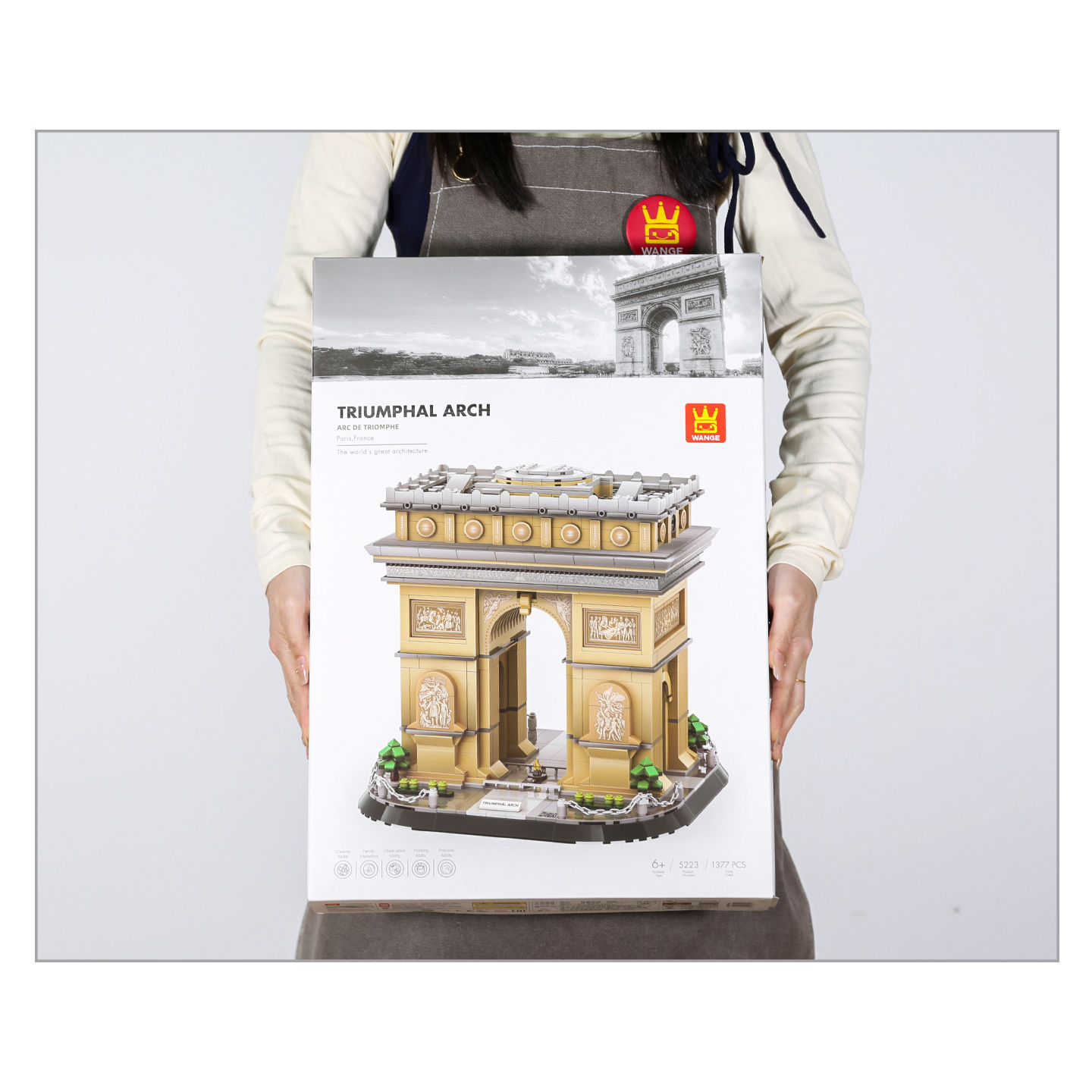 Arc de Triomphe building blocks set in packaging box, showing product scale and presentation for display or gifting