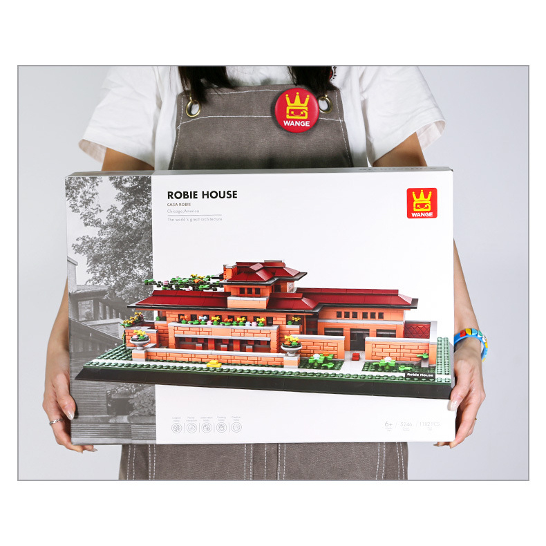 Robie House building blocks model box showcasing large format packaging with architectural design preview, suitable for display, collection, or gift presentation