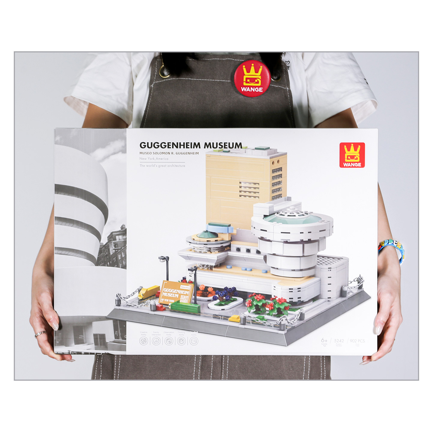 Guggenheim Museum building blocks set in packaging box, featuring spiral structure model and modern architectural design, suitable for display or gifting