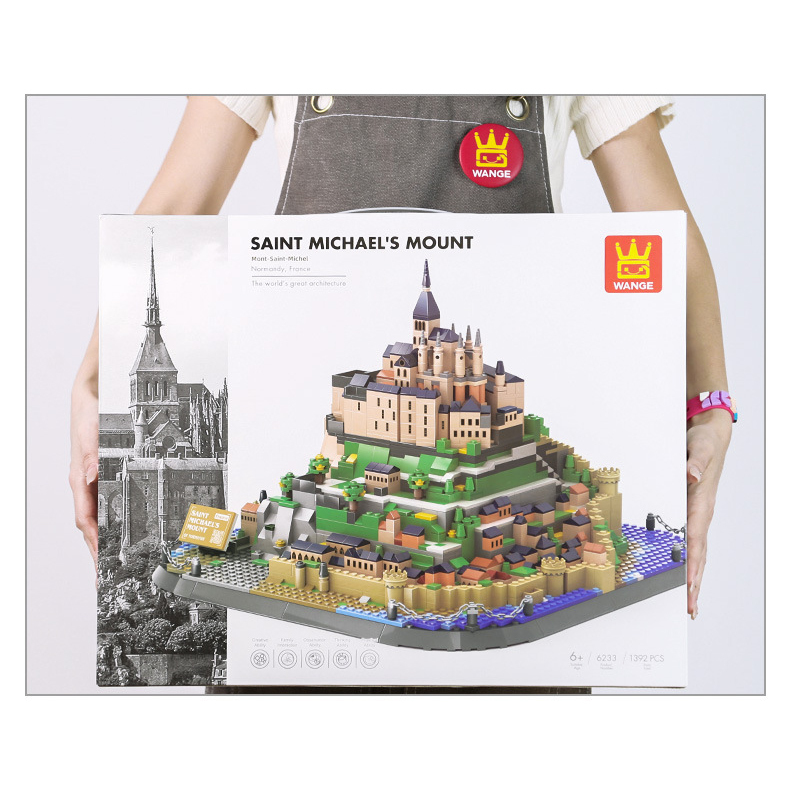 Mont-Saint-Michel building blocks set with packaging box, showcasing product scale, detailed model design, and display-ready presentation