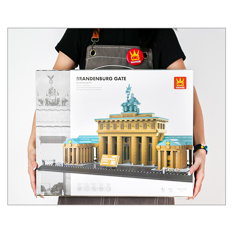 Brandenburg Gate building blocks model with packaging box, detailed architecture set showing columns, base platform, and Quadriga statue