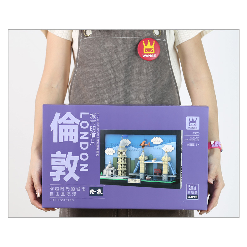 London City Postcard building blocks packaging box with visible product scale, featuring framed skyline model and gift-ready presentation suitable for display or collection