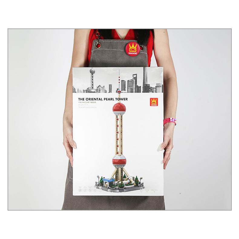 Oriental Pearl Tower building blocks set box showing large format packaging, highlighting product scale, design details, and gift-ready presentation