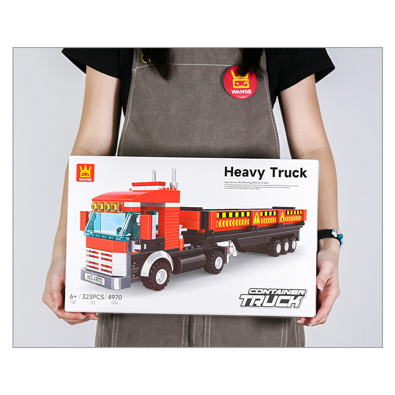 Packaging box for WANGE Heavy Truck building blocks set showing the container transport vehicle model and 323-piece construction set