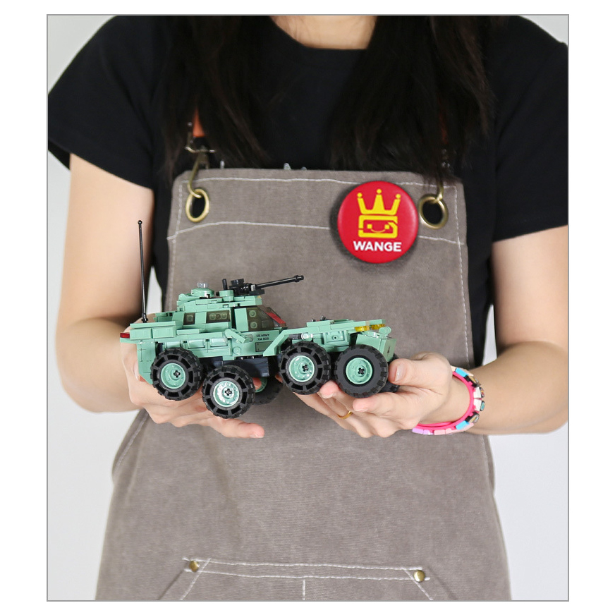 WANGE The Lockheed XM808 Twister building blocks military vehicle model showcasing compact display size, detailed wheel structure, and armored body design