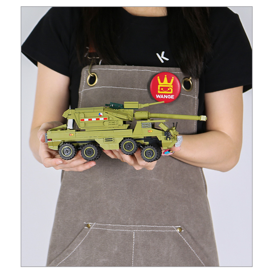 WANGE Dana M2 self-propelled howitzer building blocks model featuring long artillery cannon, eight-wheel armored vehicle design, and realistic military styling