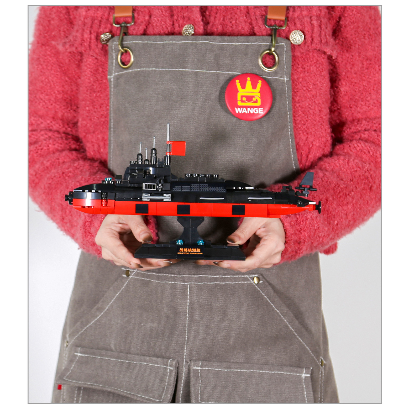 WANGE Type 094 strategic nuclear submarine building blocks display model showcasing detailed naval submarine design with black and red color scheme