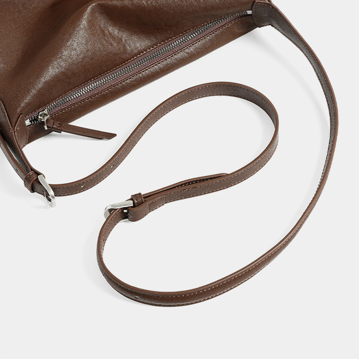 Classic Leather Hobo Bag in Baroque Brown – Strap Detail