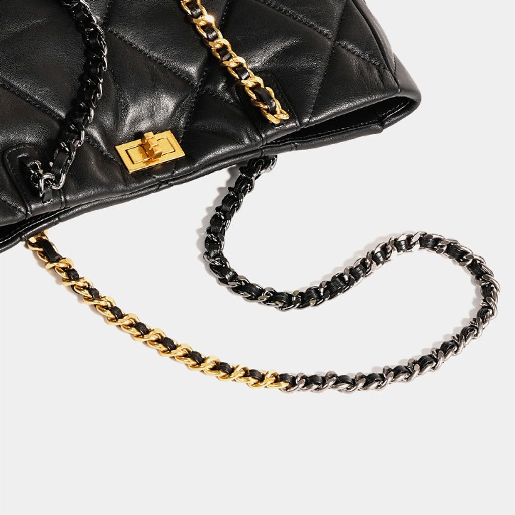 Elegant Quilted Genuine Leather Chain Tote Bag – Strap Detail