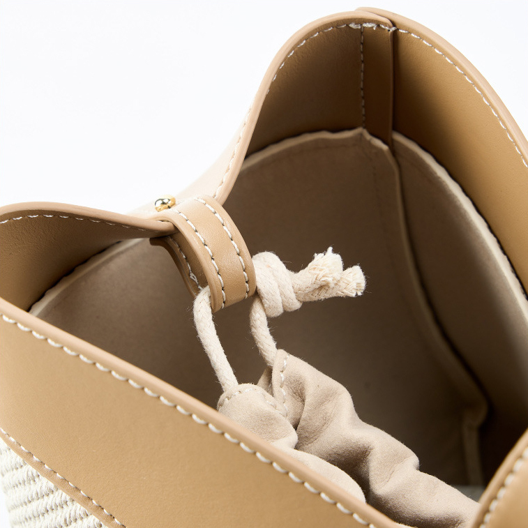 Wing Curve Leather Tote Bag – Detachable Inner Pouch Detail