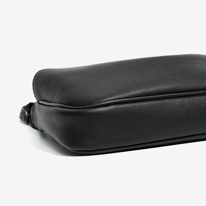 Rodeo Leather Baguette Bag – Stitching Detail
