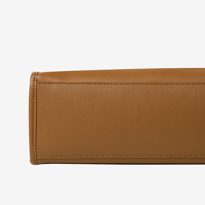 Premium Structured Leather Tote Bag – Stitching Detail