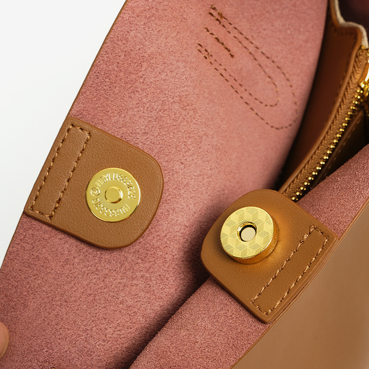 Premium Structured Leather Tote Bag – Magnetic Snap Detail