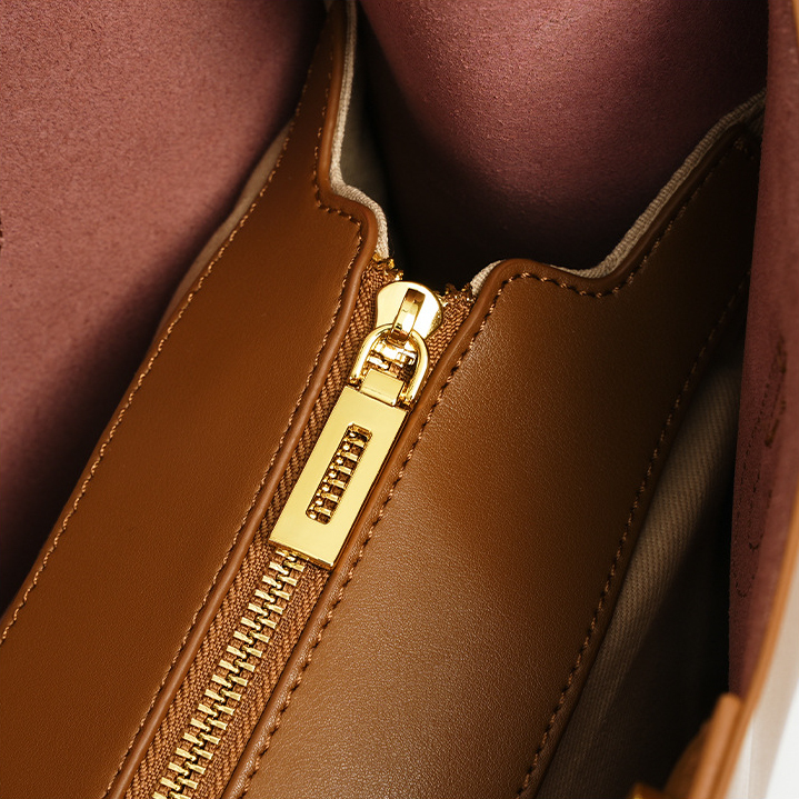 Premium Structured Leather Tote Bag – Zipper Detail
