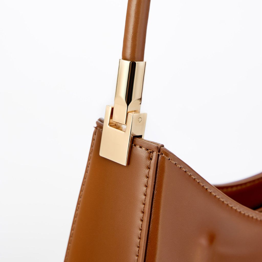 Oil Waxed Leather Minimalist Half Moon Bag – Hardware Detail