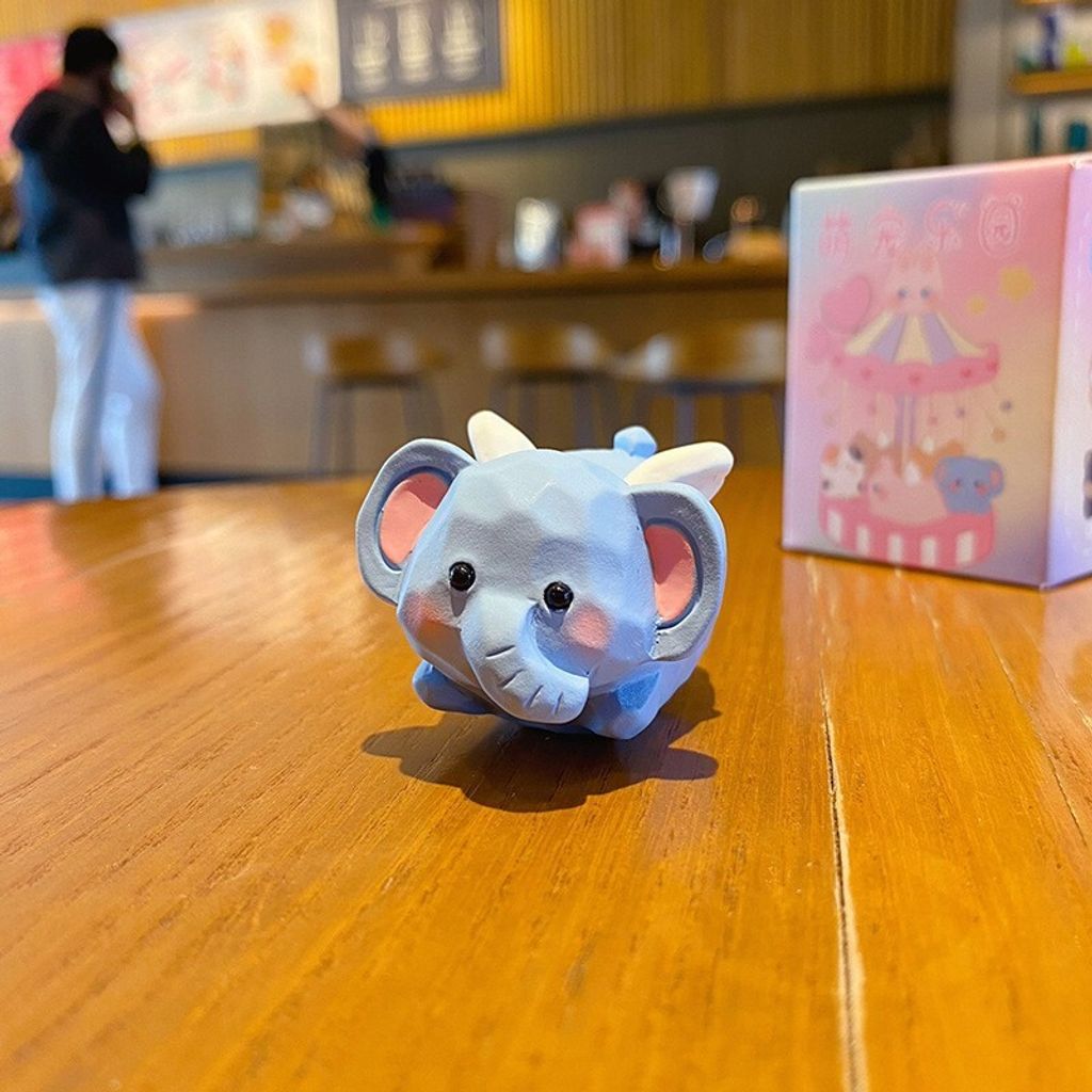 Cute pet paradise mini flying figurine flying elephant variant