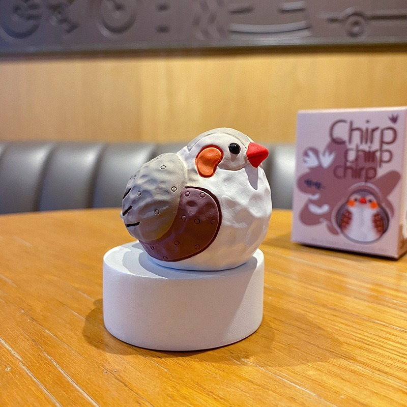 Pearl bird mini figurine