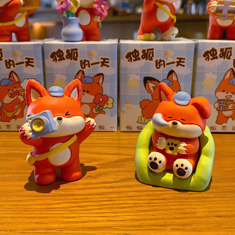 Say cheese and taking a nap mini figurines