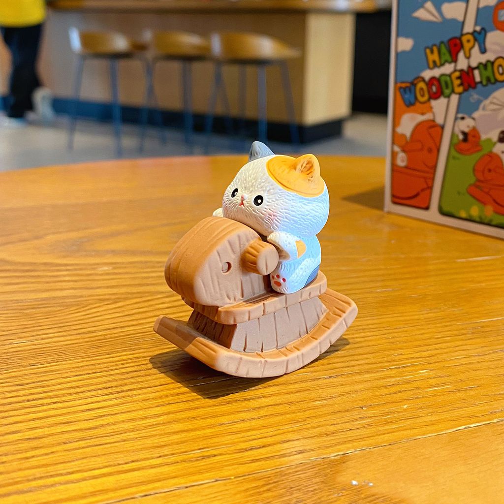 Kitty cat mini figurine