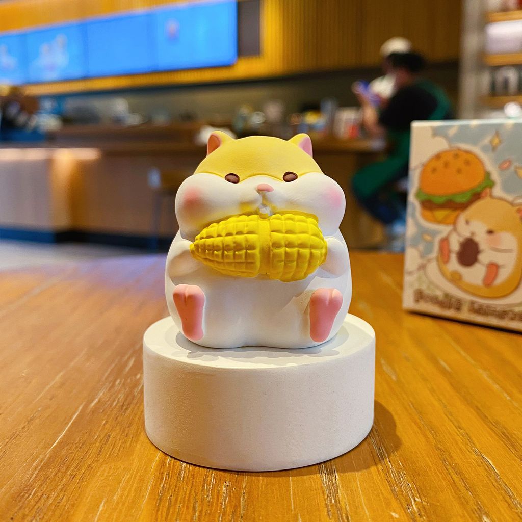 Corn hamster mini figurine