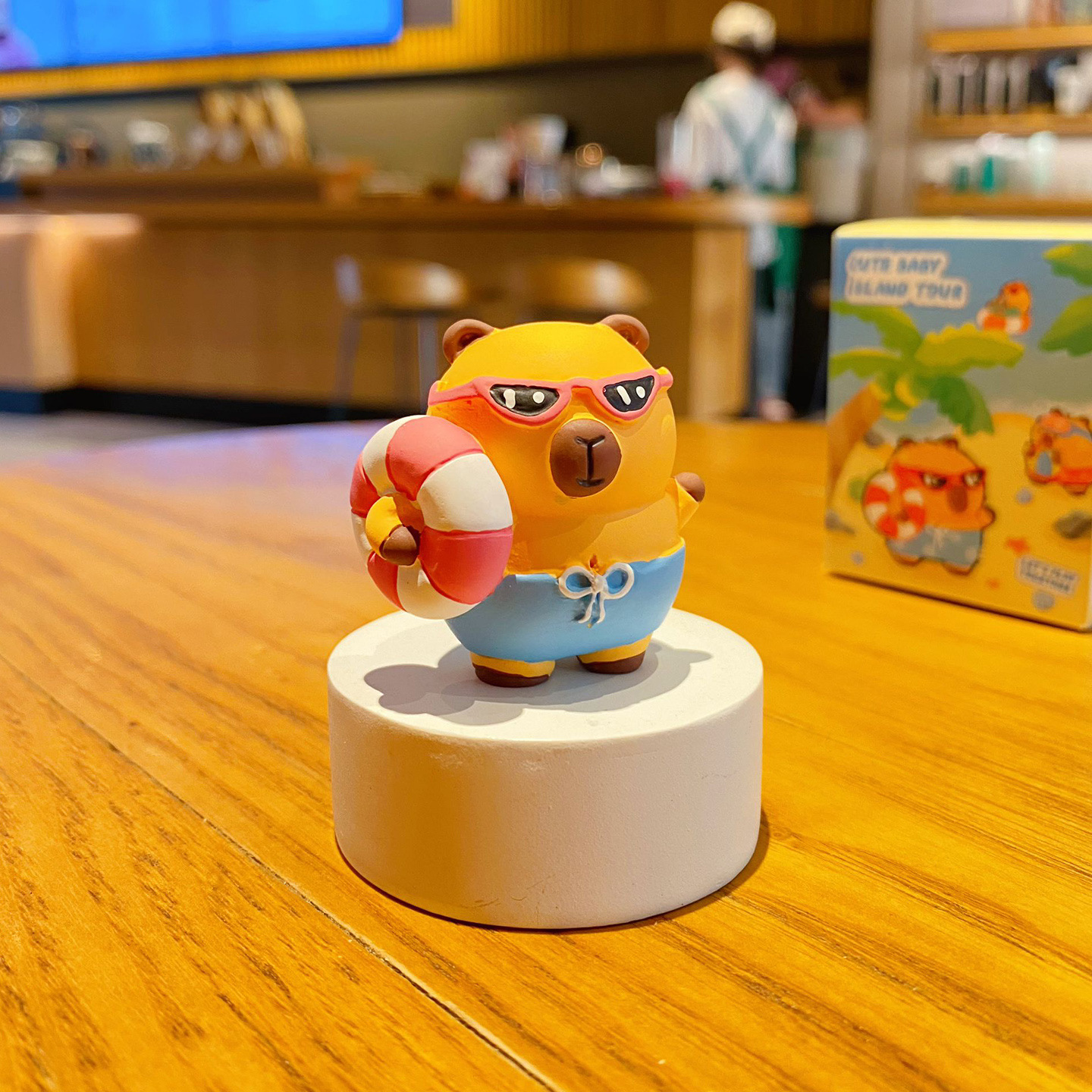 Swim ring capybara mini figurine