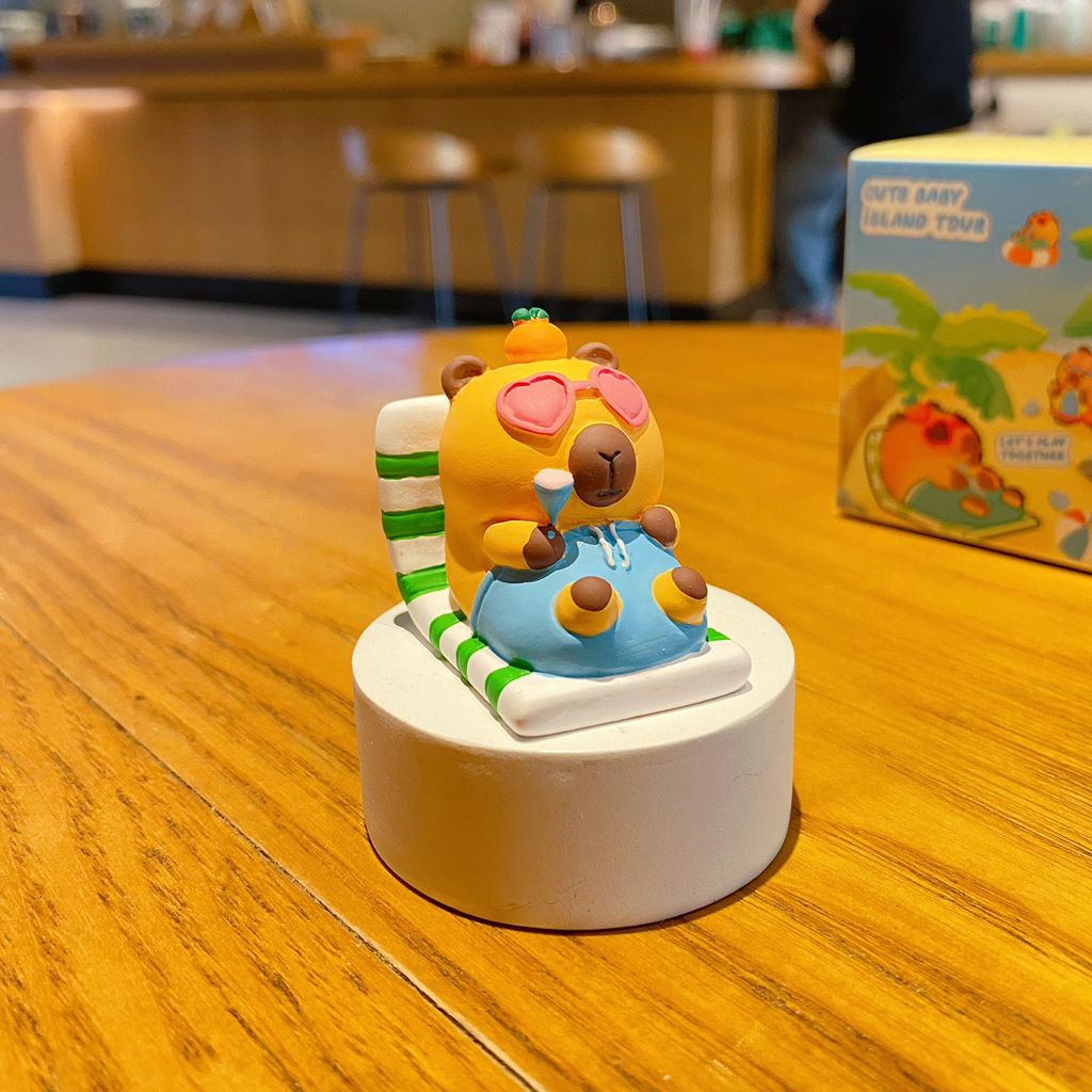 Lounge chair capybara mini figurine